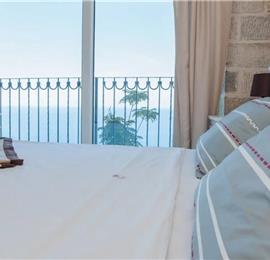 2 Bedroom Apartment with 2 Shared Pools, sleeps 4